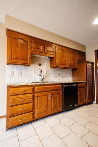 3902 Eastgate Drive, St Joseph, MO 64506