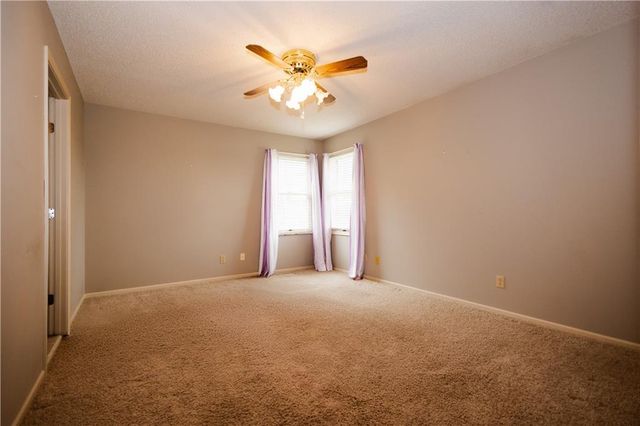 3902 Eastgate Drive, St Joseph, MO 64506