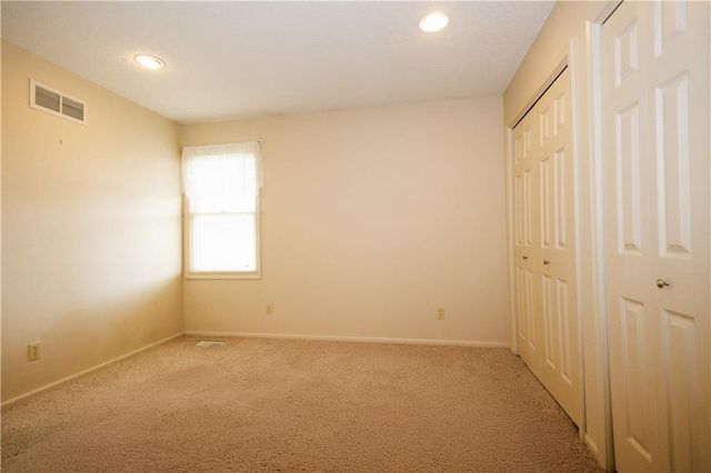 3902 Eastgate Drive, St Joseph, MO 64506