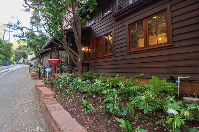 9860 Yoakum Drive, Beverly Hills, CA 90210