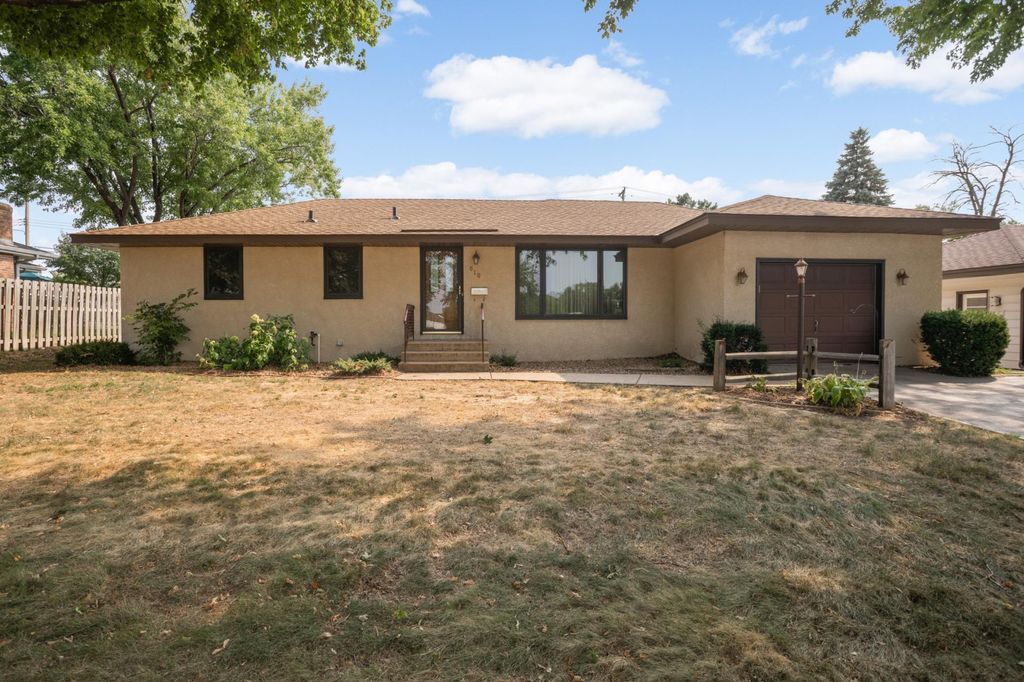610 57th Avenue NE, Fridley, MN 55432 — exterior