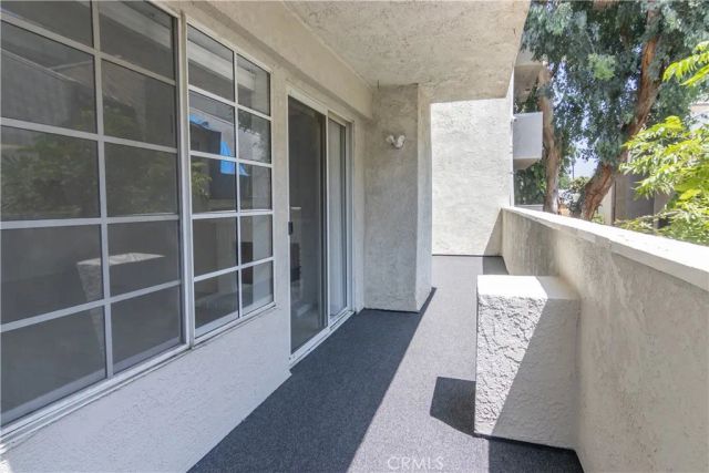 20235 Keswick Street 102, Winnetka, CA 91306