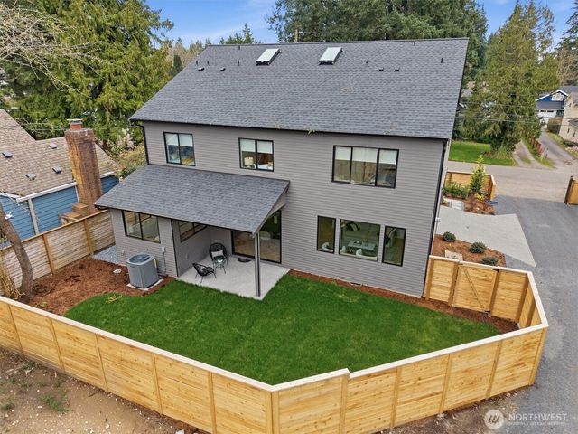10733 17th Avenue NE, Seattle, WA 98125