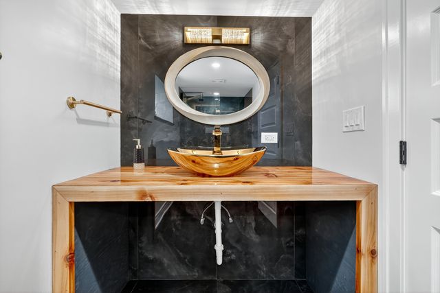 7642 S Merrill Avenue, Chicago, IL 60649