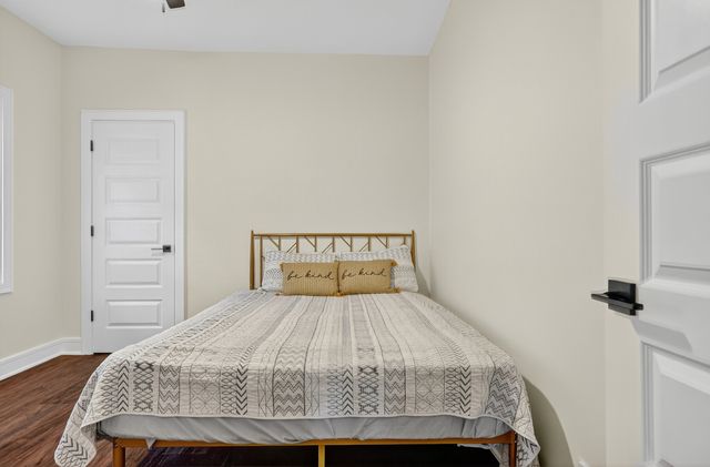 7642 S Merrill Avenue, Chicago, IL 60649