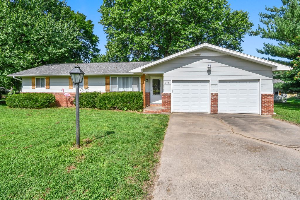 613 South Miller Road, Willard, MO 65781