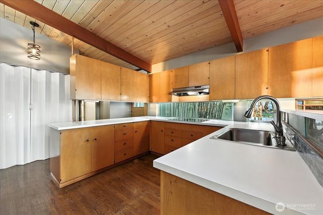 78 Point Fosdick Drive NW, Gig Harbor, WA 98335