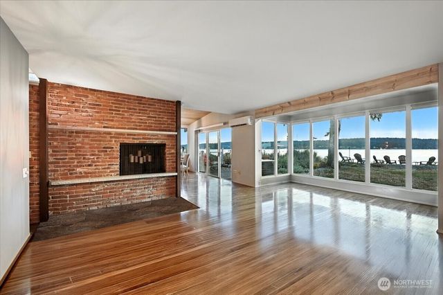 78 Point Fosdick Drive NW, Gig Harbor, WA 98335