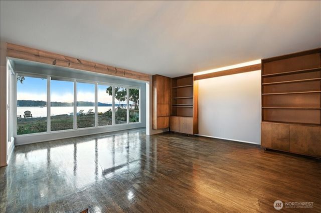 78 Point Fosdick Drive NW, Gig Harbor, WA 98335