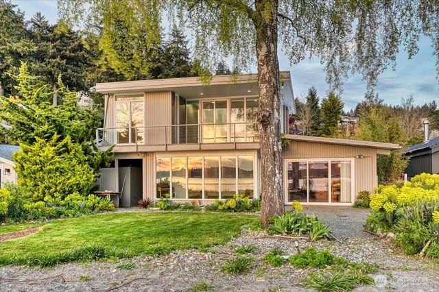 78 Point Fosdick Drive NW, Gig Harbor, WA 98335