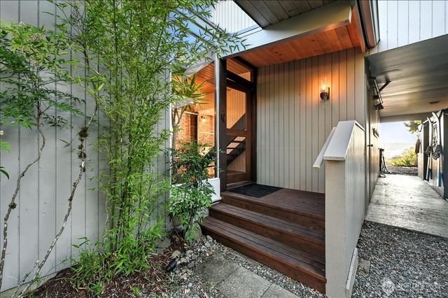 78 Point Fosdick Drive NW, Gig Harbor, WA 98335