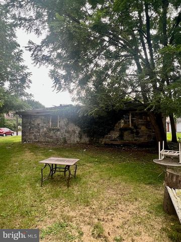 1006 COLEBROOK RD, Lebanon, PA 17042
