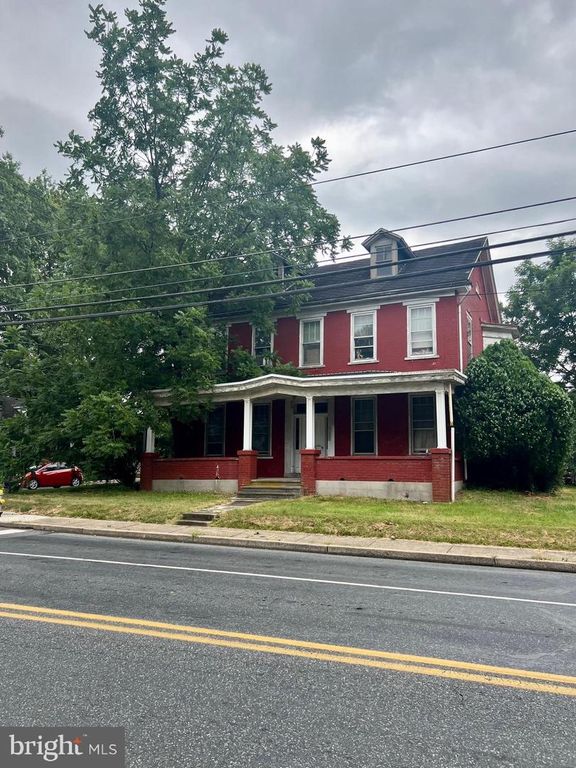 1006 COLEBROOK RD, Lebanon, PA 17042
