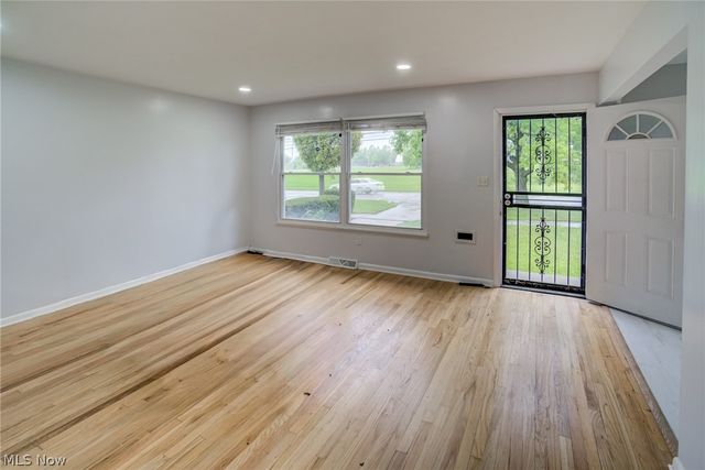 16110 Seville Road, Cleveland, OH 44128