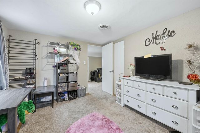 4628 W Lafayette Esplanade Boulevard, Fort Wayne, IN 46806