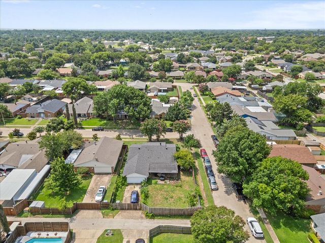 11623 Lochlynn Circle, Dallas, TX 75228