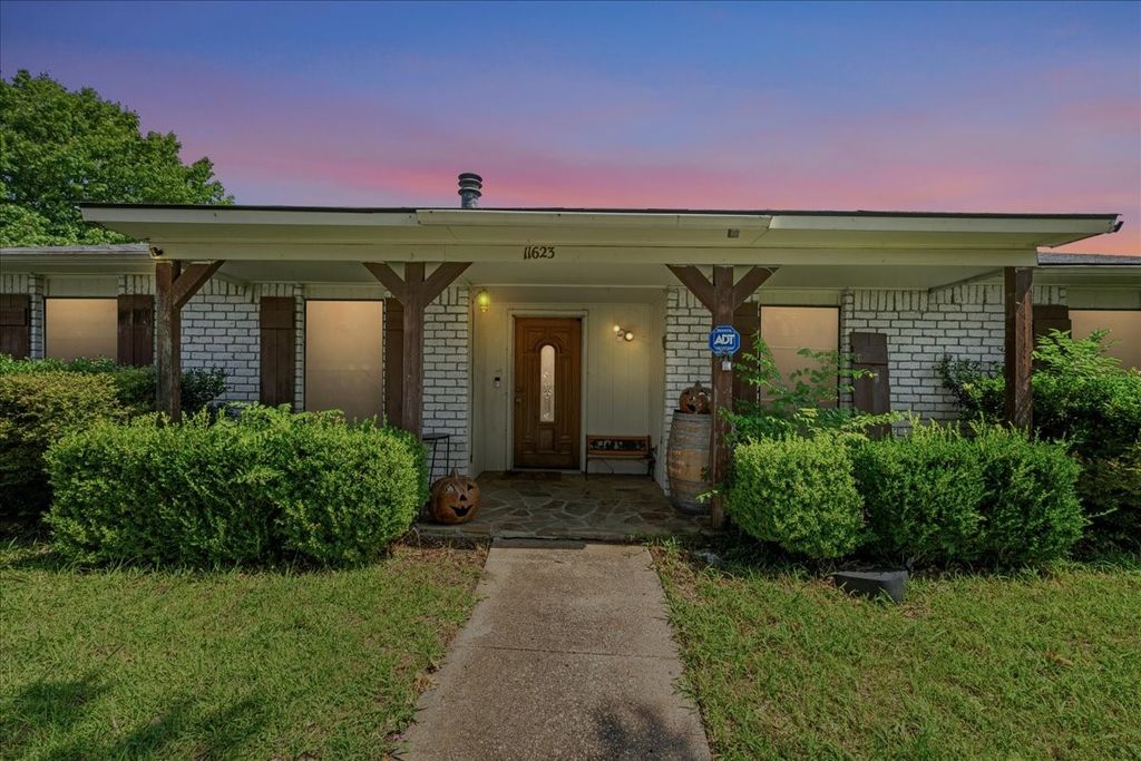 11623 Lochlynn Circle, Dallas, TX 75228