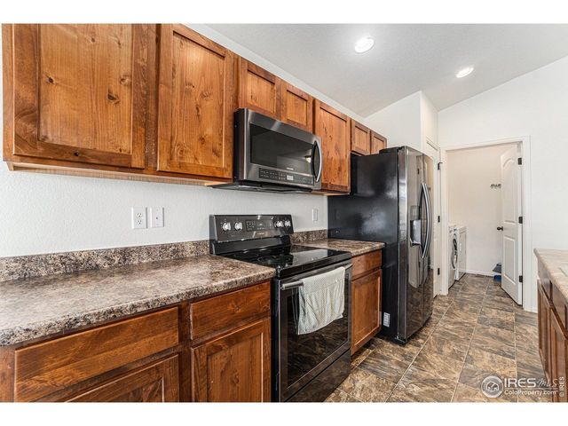 586 Cherryridge Dr, Windsor, CO 80550