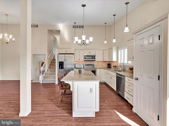 301 WARWICK DR, Wyomissing, PA 19610