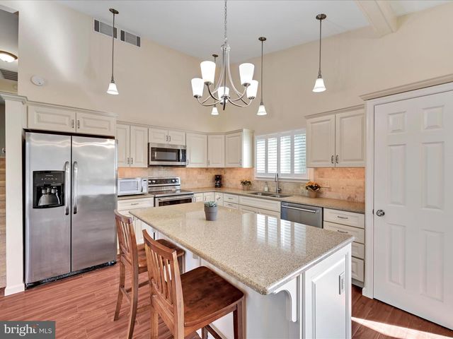 301 WARWICK DR, Wyomissing, PA 19610