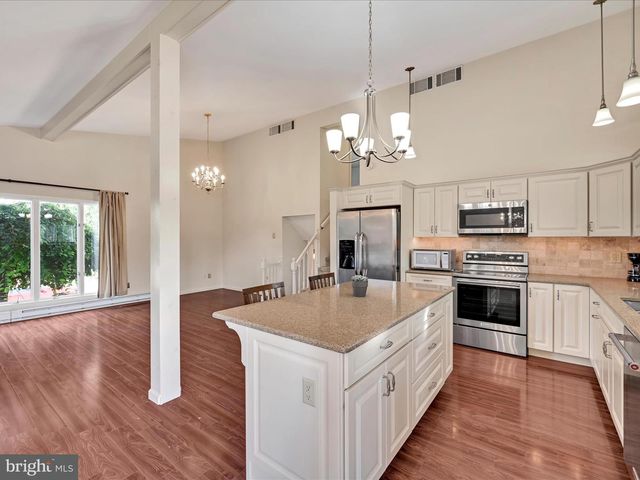 301 WARWICK DR, Wyomissing, PA 19610