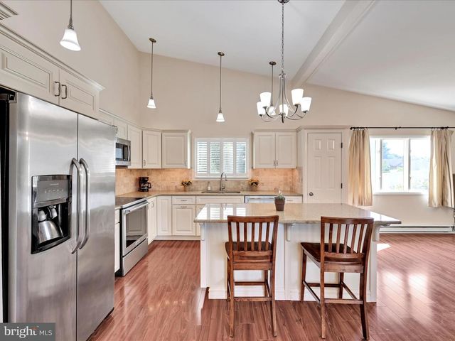 301 WARWICK DR, Wyomissing, PA 19610