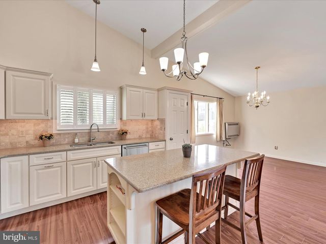 301 WARWICK DR, Wyomissing, PA 19610