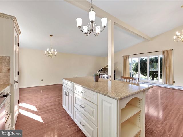 301 WARWICK DR, Wyomissing, PA 19610