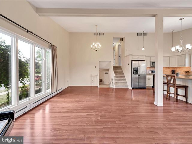 301 WARWICK DR, Wyomissing, PA 19610