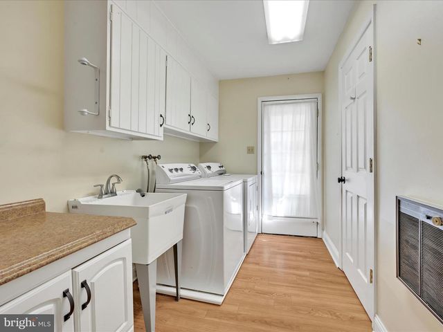 301 WARWICK DR, Wyomissing, PA 19610