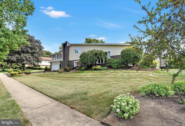 301 WARWICK DR, Wyomissing, PA 19610