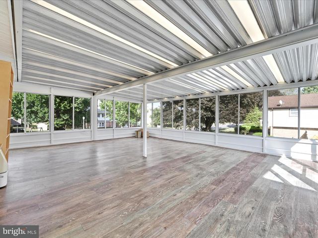 301 WARWICK DR, Wyomissing, PA 19610