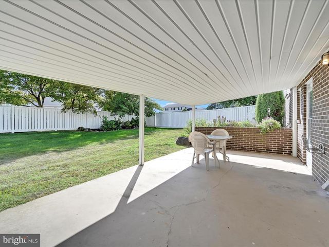 301 WARWICK DR, Wyomissing, PA 19610