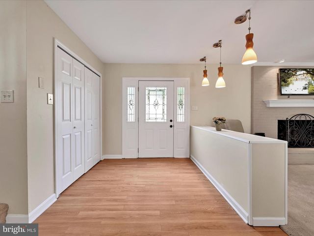 301 WARWICK DR, Wyomissing, PA 19610