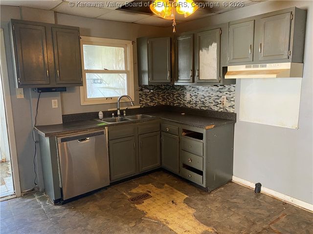 2318 Monroe Avenue, St Albans, WV 25177