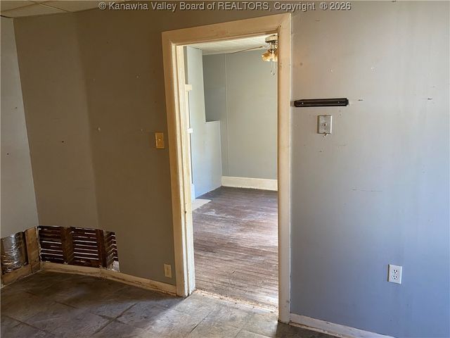 2318 Monroe Avenue, St Albans, WV 25177