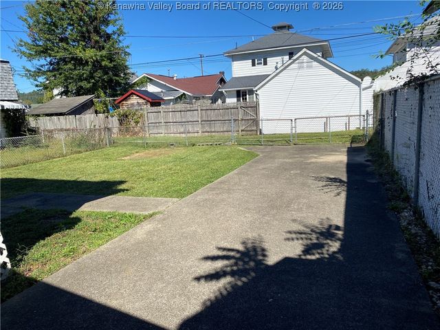 2318 Monroe Avenue, St Albans, WV 25177