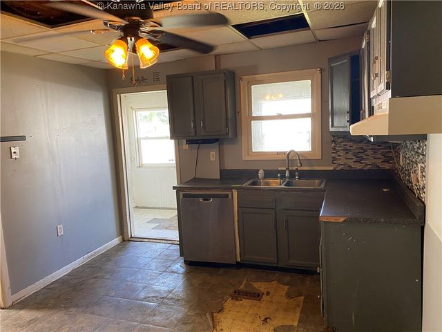 2318 Monroe Avenue, St Albans, WV 25177