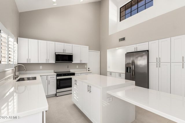 9635 E Sutton Drive, Scottsdale, AZ 85260