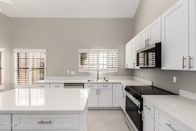 9635 E Sutton Drive, Scottsdale, AZ 85260