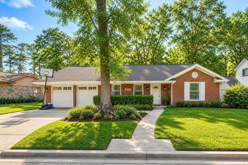 308 Lilly Boulevard, Conroe, TX 77301