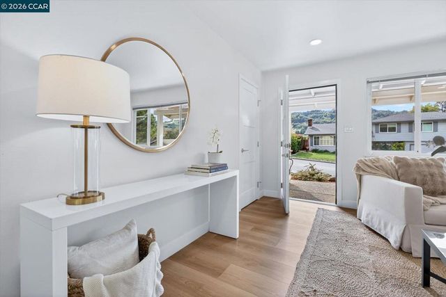 29 29 Whitehall Drive, Orinda, CA 94563