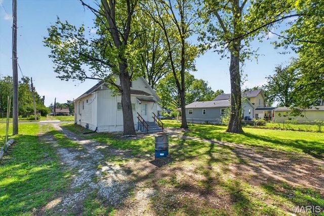 1651 Poplar St, Granite City, IL 62040