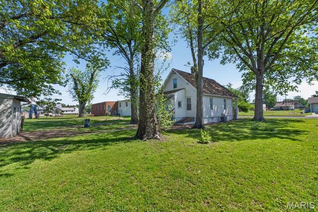 1651 Poplar St, Granite City, IL 62040