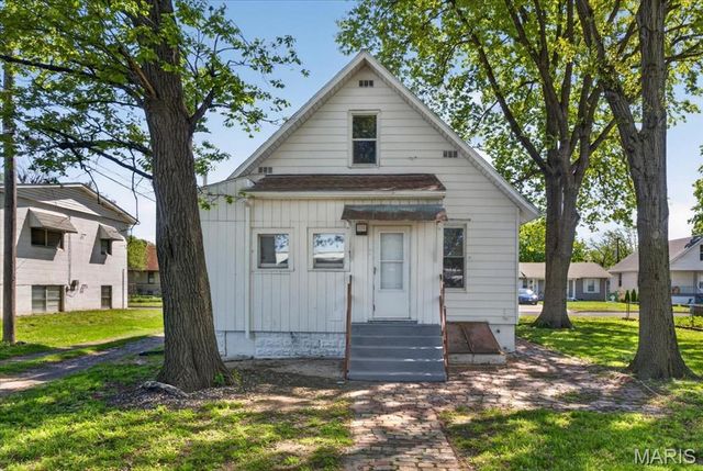1651 Poplar St, Granite City, IL 62040