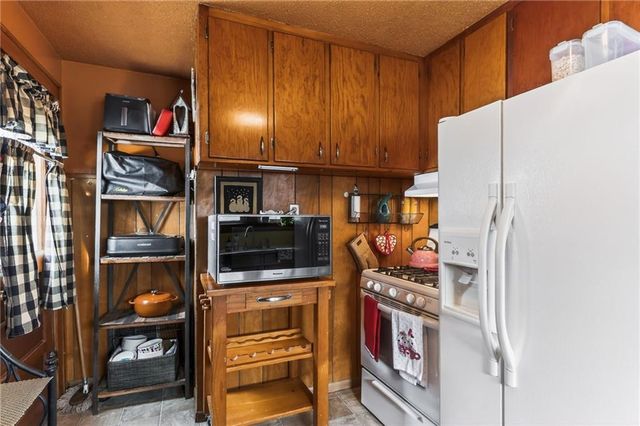 2322 S Glenwood Avenue, Independence, MO 64052