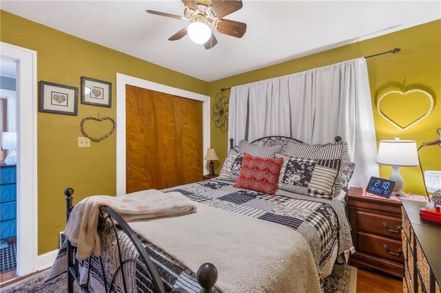 2322 S Glenwood Avenue, Independence, MO 64052