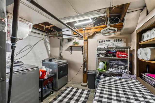 2322 S Glenwood Avenue, Independence, MO 64052