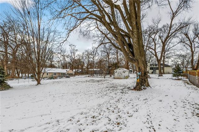 2322 S Glenwood Avenue, Independence, MO 64052