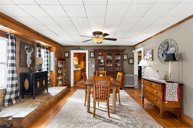 2322 S Glenwood Avenue, Independence, MO 64052